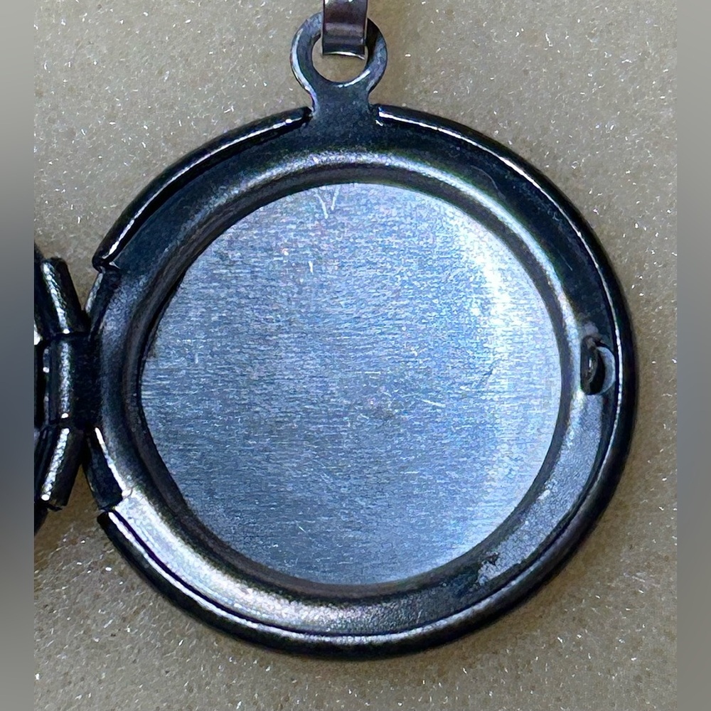 Floral Locket Pendant in Silver Tone - Picture 6 of 8